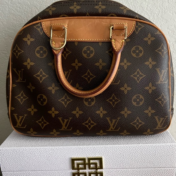 LOUIS VUITTON Trouville Monogram with LV strap - Picture 4 of 11